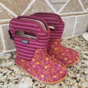 Toddler size 6 Bogs